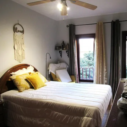 Rent this 3 bed room on Rua de Aval de Baixo in 4200-347 Porto, Portugal