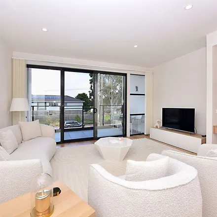 Rent this 2 bed townhouse on Parkmore Shopping Centre in Kingsclere Avenue, Keysborough VIC 3173