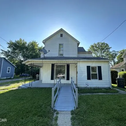 Buy this 3 bed house on 715 Madison Ave in Lima, Ohio