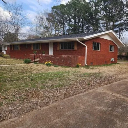 Buy this 4 bed house on 31 Cloverdale Boulevard in Searcy, AR 72143