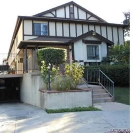 Rent this 3 bed townhouse on 18561 Wyandotte Street in Los Angeles, CA 91335