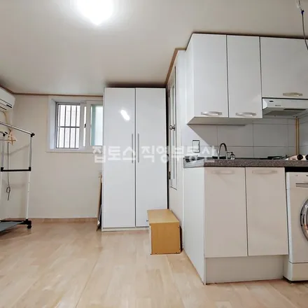 Rent this studio apartment on 서울특별시 광진구 화양동 44-27