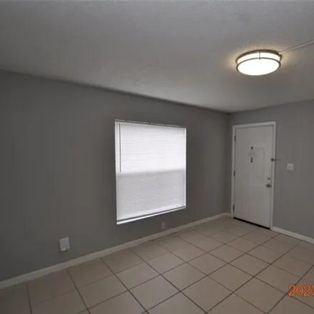Image 6 - 2207 Irene Street, Hillsborough County, FL 33613, USA - Apartment for rent