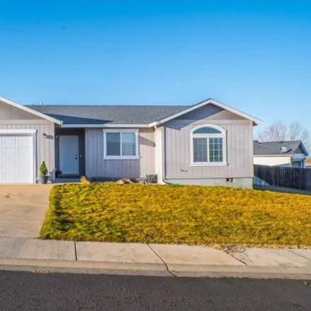 Buy this 3 bed house on 110 Teale Court in Stanfield, Umatilla County
