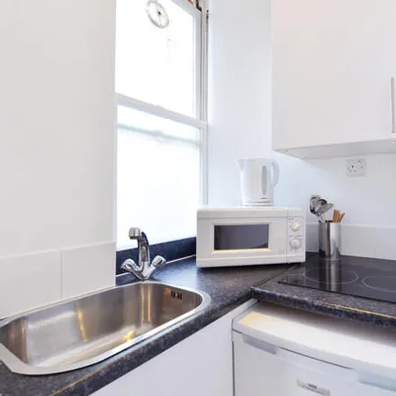 Image 3 - Hill Street, London, London, W1j - Room for rent