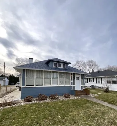 Rent this 3 bed house on 1336 Wolcott Ave in Saint Joseph, Michigan