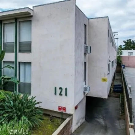 Buy this 2studio house on 121 S Chester Ave in Pasadena, California