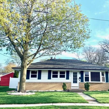 Buy this 3 bed house on 2229 Oaklawn Avenue in Waukesha, WI 53188