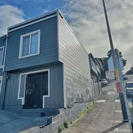 Rent this 3 bed house on 920 Goettingen Street in San Francisco, CA 94134