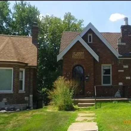 Buy this studio house on 8635 Annetta Avenue in St. Louis, MO 63147