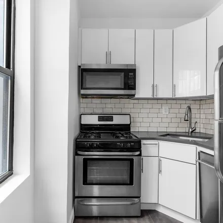 Image 2 - 246 Bainbridge Street, New York, NY 11233, USA - Apartment for rent