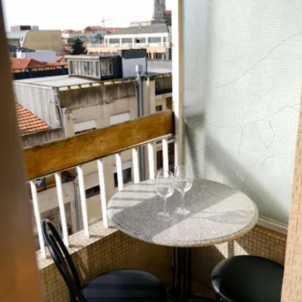 Image 2 - Huawei, Rua do Doutor Alfredo Magalhães 81, 4000-145 Porto, Portugal - Apartment for rent