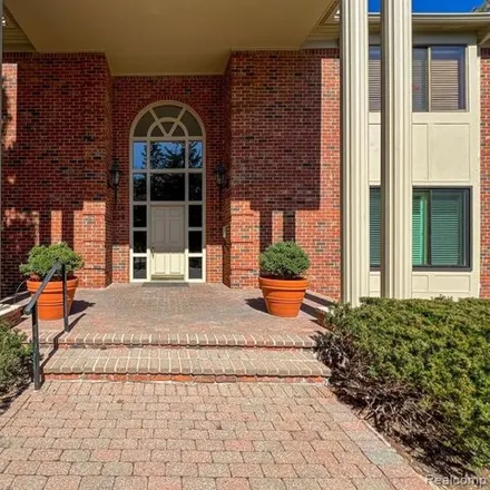 Buy this 2 bed condo on 145 Barden Court in Bloomfield Hills, MI 48304
