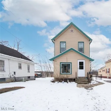 Buy this 4 bed house on 426 North Avenue in Girard, OH 44420