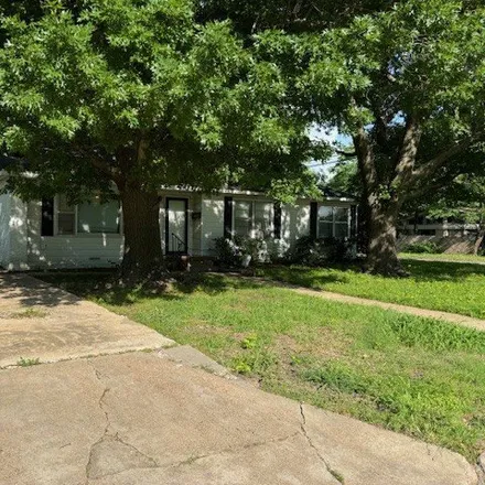 Buy this 3 bed house on 979 West McGee Street in Sherman, TX 75092