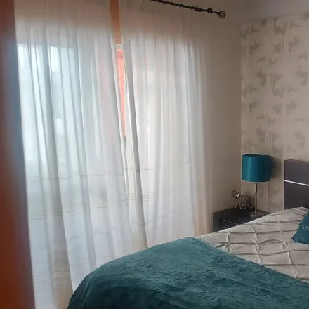 Rent this 2 bed room on Praceta Moinho da Boba in Mina de Água, Portugal
