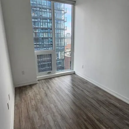 Image 3 - 88 Queen North, 77 Shuter Street, Old Toronto, ON M5B 0B8, Canada - Apartment for rent