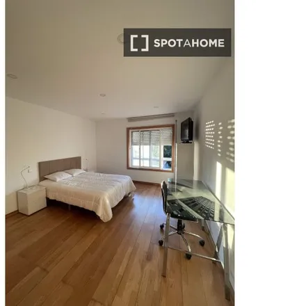Rent this 3 bed room on Pony Club do Porto in Rua da Fonte do Outeiro, 4200-007 Porto