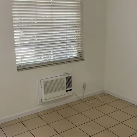 Image 3 - 205 Northeast 45th Street, North Andrew Gardens, Oakland Park, FL 33334, USA - Apartment for rent