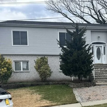 Rent this 3 bed house on 536 Main Avenue in Wood-Ridge, Bergen County