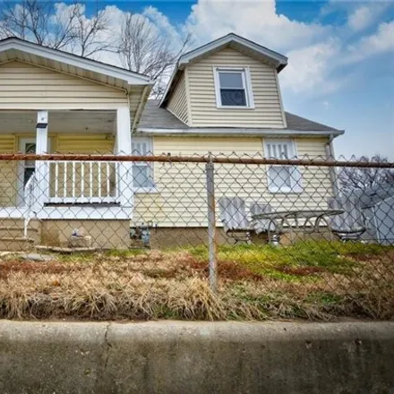 Buy this 3 bed house on 976 South 16th Street in Decatur, IL 62521
