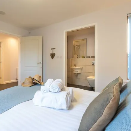 Rent this 3 bed house on Llanfaelog in LL64 5AE, United Kingdom