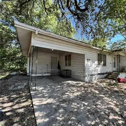 Buy this 2 bed house on 401 West Anders Street in Marlin, TX 76661