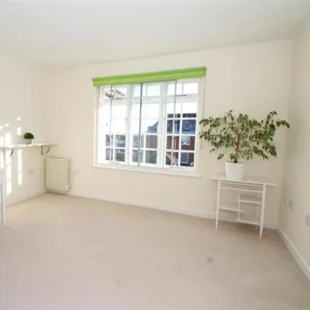 Image 6 - 12 Crothall Close, London, N13 4BN, United Kingdom - Apartment for sale