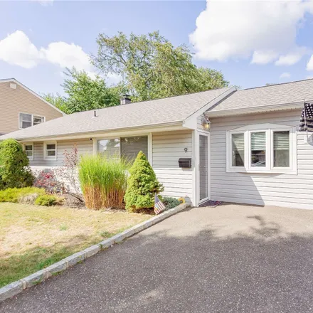 Buy this 3 bed house on 9 Hoover Lane in Plainedge, NY 11714