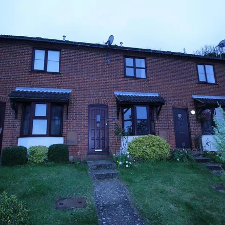 Rent this 2 bed townhouse on Hollow Rise in High Wycombe, HP13 5NU