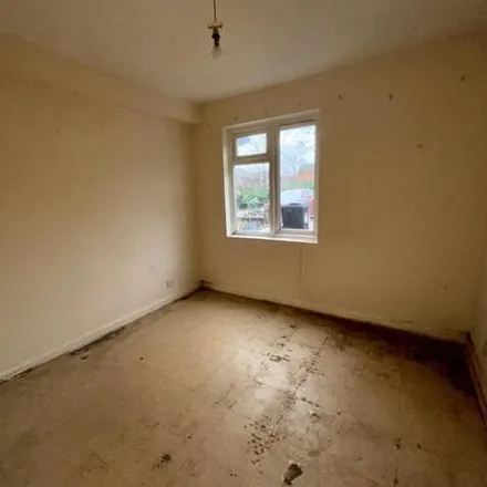 Image 4 - 247 Copperfield, Grange Hill, Chigwell, IG7 5JH, United Kingdom - Apartment for sale