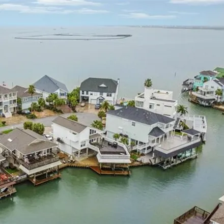 Image 2 - 1822 Port O' Call Street, Tiki Island, Galveston County, TX 77554, USA - House for sale