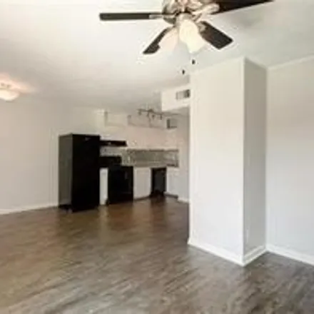 Image 5 - 2900 Cole St Apt 207, Austin, Texas, 78705 - Apartment for rent