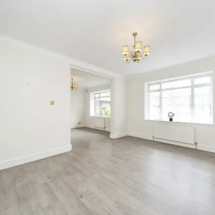 Image 6 - Barons Keep, Gliddon Road, London, W14 9DA, United Kingdom - Apartment for rent