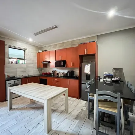 Image 5 - Martin Close, Johannesburg Ward 32, Sandton, 2054, South Africa - Townhouse for rent