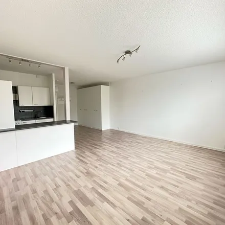 Rent this 1 bed apartment on Tuulihaukantie 5 in 90250 Oulu, Finland