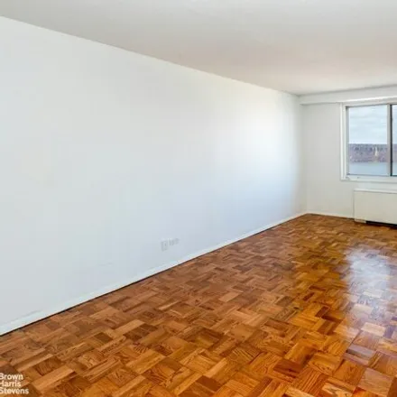 Image 9 - The Whitehall, Henry Hudson Parkway West, New York, NY 10471, USA - Apartment for sale