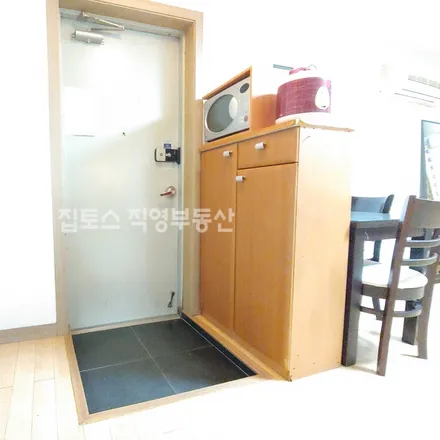 Rent this 1 bed apartment on 서울특별시 강남구 역삼동 655-17