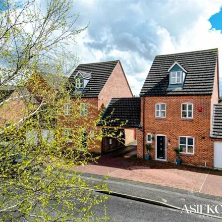 Buy this 4 bed house on Bridgeside Close in Brownhills, WS8 7BN