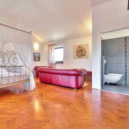 Rent this 3 bed house on 52474 Materada - Matterada
