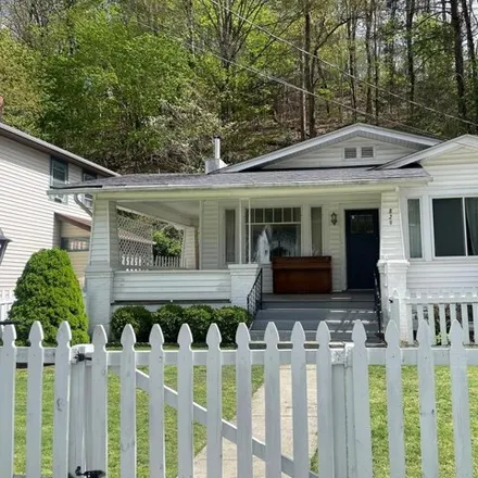 Buy this 2 bed house on 841 Frederick Street in Bluefield, WV 24701