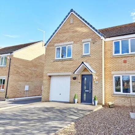Buy this 5 bed house on Willow Way in Raunds, NN9 6UJ