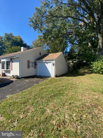 Image 4 - 245 Trenton Road, Fairless Hills, Falls Township, PA 19030, USA - House for sale