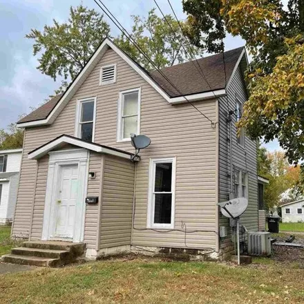 Buy this studio house on 608 West Cherry Street in Carbondale, IL 62901