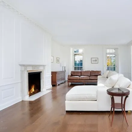 Image 7 - 11 Round Hill Club Road, Greenwich, CT 06831, USA - House for sale