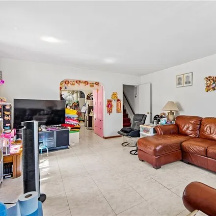 Image 2 - 2034 Bay Ridge Avenue, New York, NY 11204, USA - House for sale