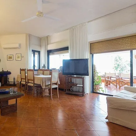 Rent this 2 bed house on Palermo