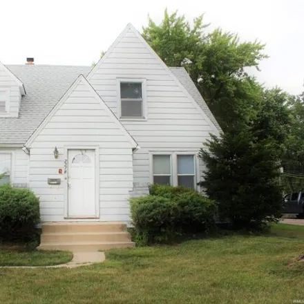 Buy this 4 bed house on 2318 Maplewood Road in Fort Wayne, IN 46819
