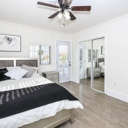 Image 3 - 4590 Rosewood Avenue, Los Angeles, CA 90004, USA - House for sale