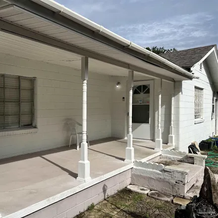 Buy this 4 bed house on Trisha's One Stop in 3637 Mobile Highway, Pensacola